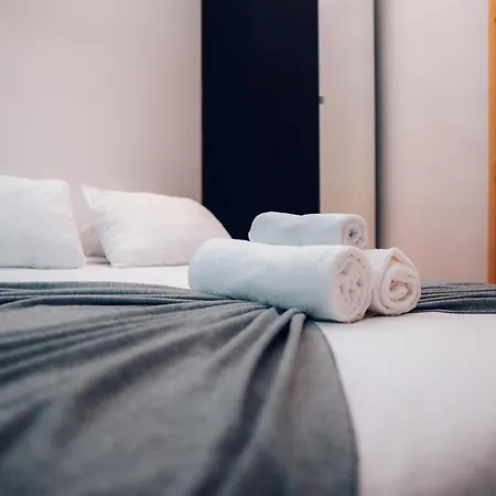 Alameda בית הארחה