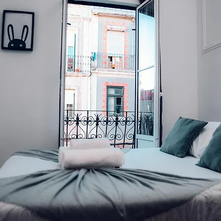 Alameda בית הארחה